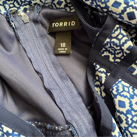 Torrid Maxi Dress Sz 18 Blue White Geometric Print Sleeveless AdjStraps - Picture 6 of 9